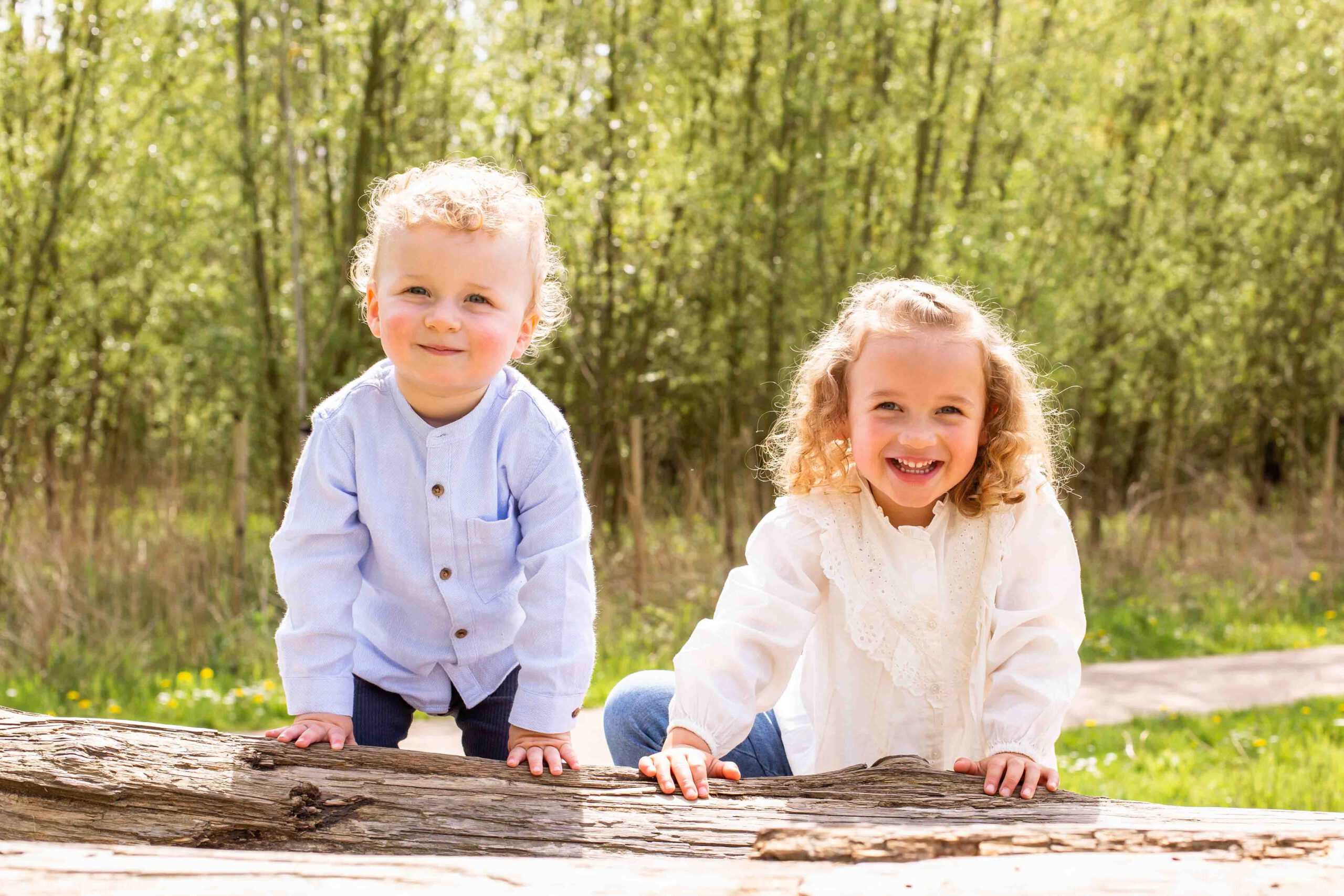 foto van spelende kinderen tijdens fotoshoot