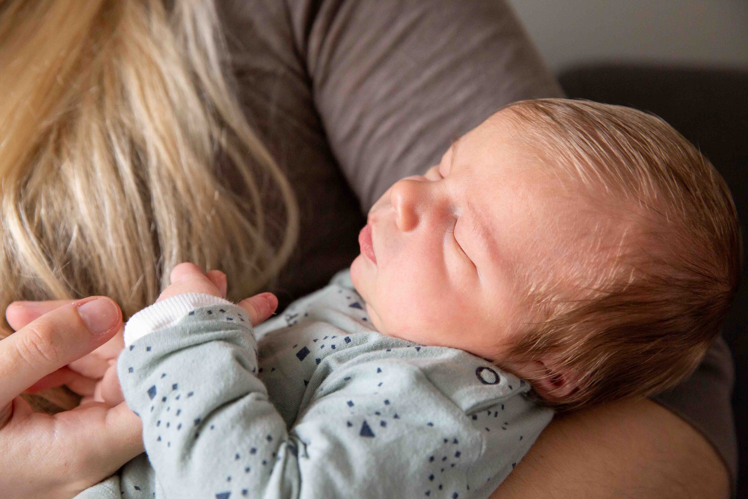 004-newbornfotoshoot-thuis-lifestyle portretfotoshoot
