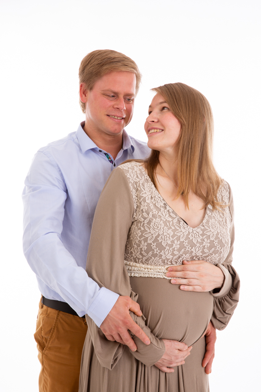 010-zwangerschapshoot-studio-jurken