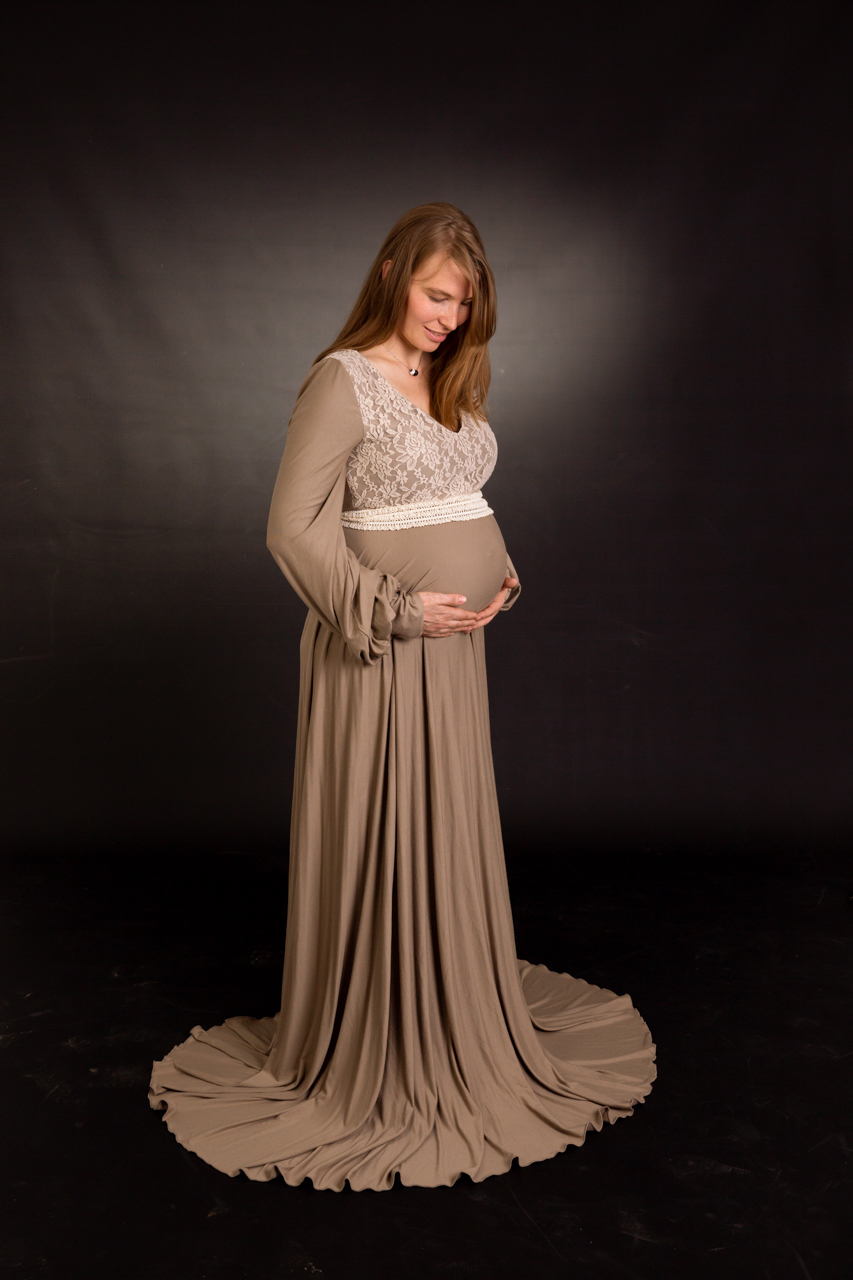 013-zwangerschapshoot-studio-jurken