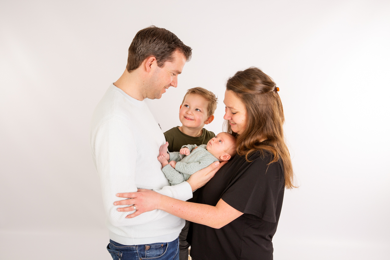 017-newborn-studio-maassluis cakesmash - badsessie