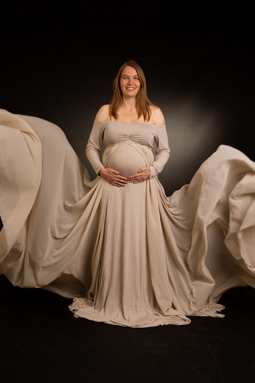 031-zwangerschapshoot-studio-jurken