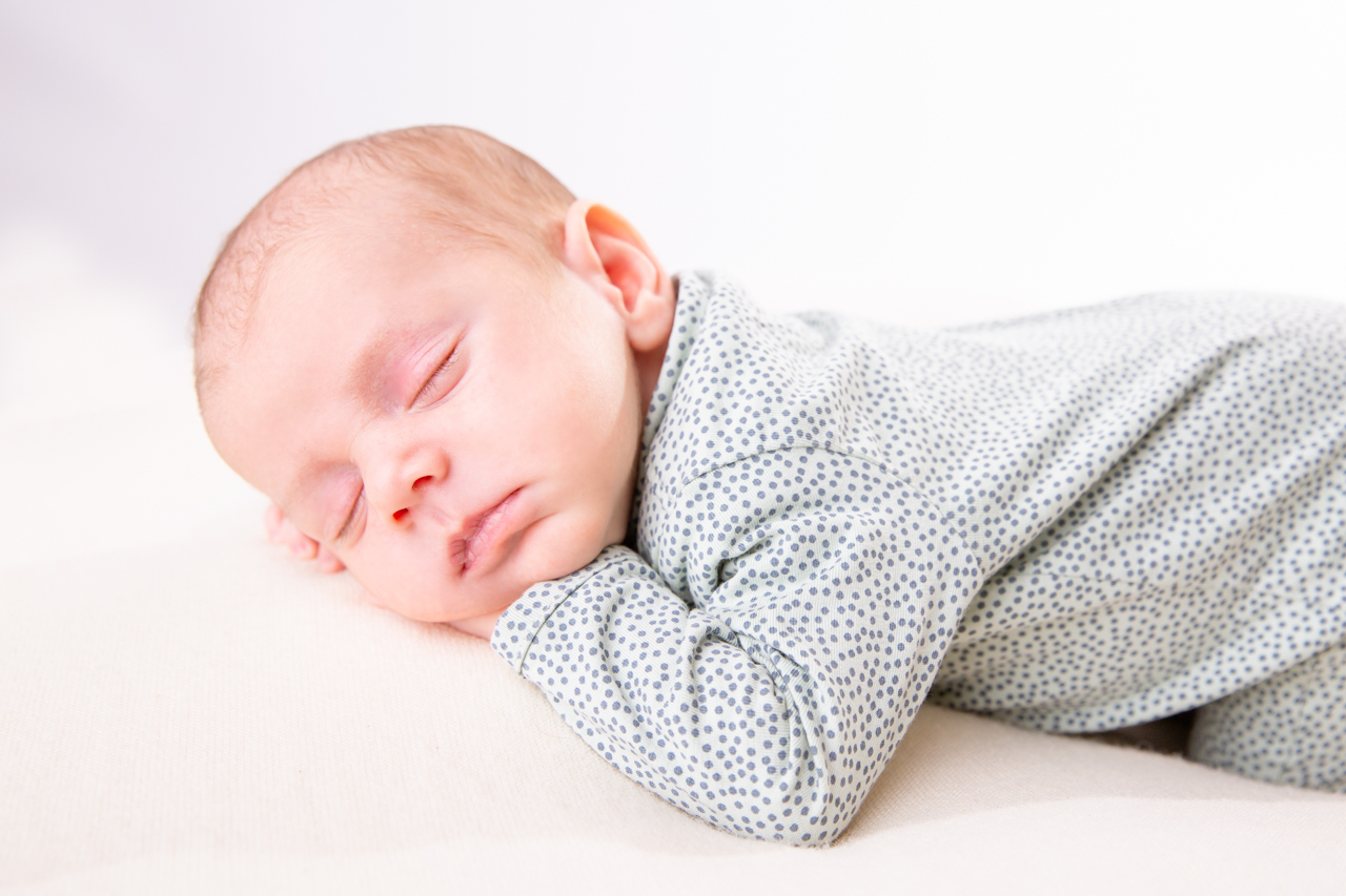 037-newborn-studio-maassluis cakesmashshoot in mijn studio in maassluis