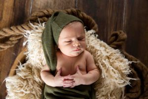 foto van baby tijdens newbornshoot