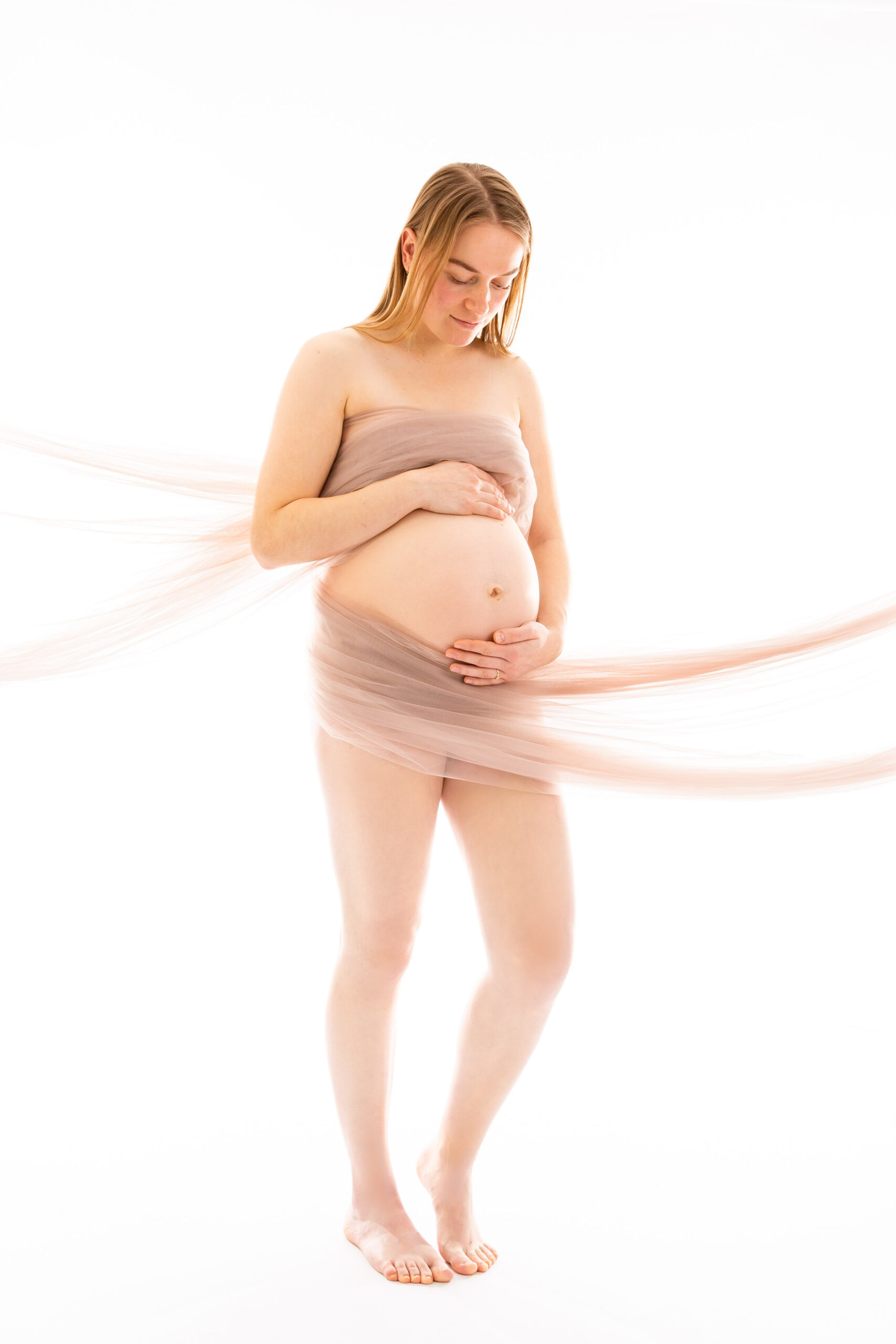 037-zwangerschapshoot-studio-maassluis foto van buik zwangere vrouw