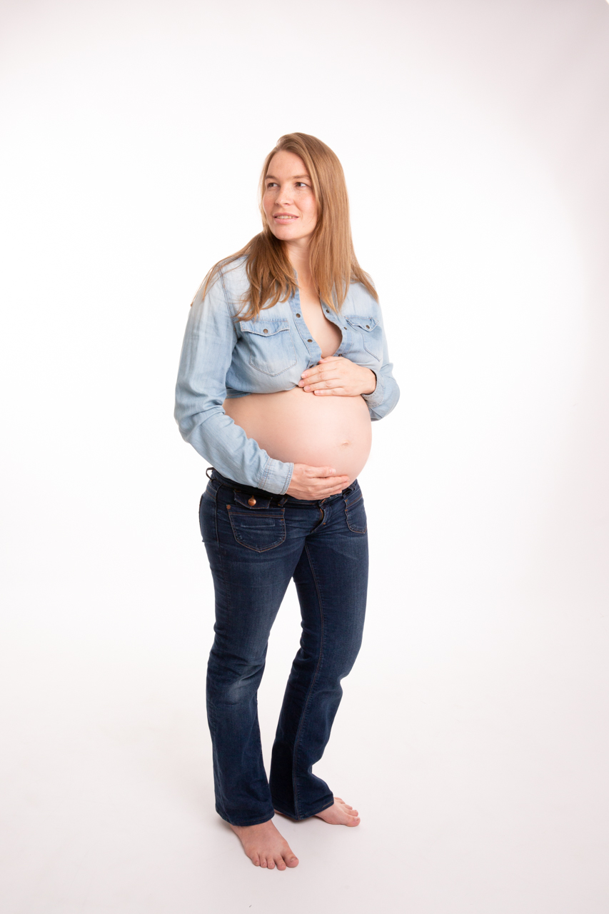 076-zwangerschapshoot-studio-jurken